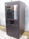 Prodejní automat opatřený ochranným krytem