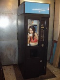 Prodejní automat opatřený ochranným krytem